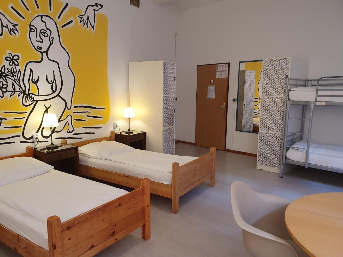 Bed op een Vrouwenslaapzaal met 6 Bedden
